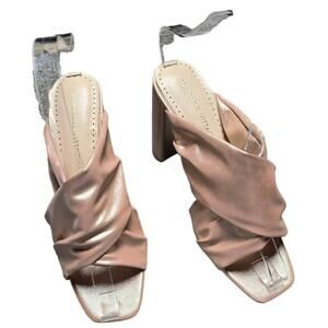 Adrienne Vittadini NWOB Genie Rose Gold Block Heels Size 6